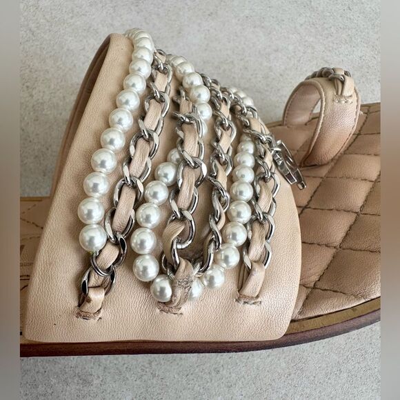 Chanel CC Logo Charm Lambskin Pearl Chain Flat Beige Sandals EU 39C Toe Ring - Picture 8 of 13